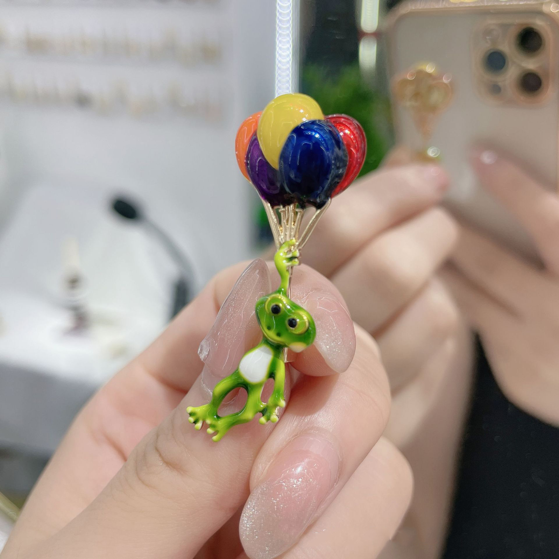 Vivid Frog Holding Colorful Ba - đánh giá và giá Embroidery Bali
